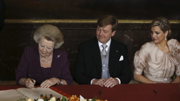 Beatriz de Holanda, abdicaci&oacute;n