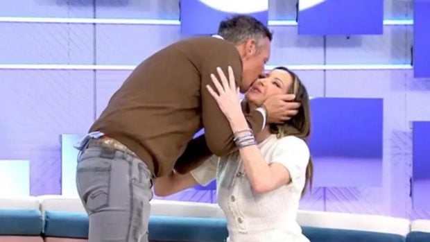 joaquin prat presenta a su hermana