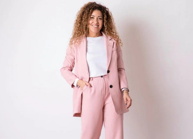 El traje rosa de Valentina que es apto para todos los bolsillos y que puedes combinar con tus Adidas Samba