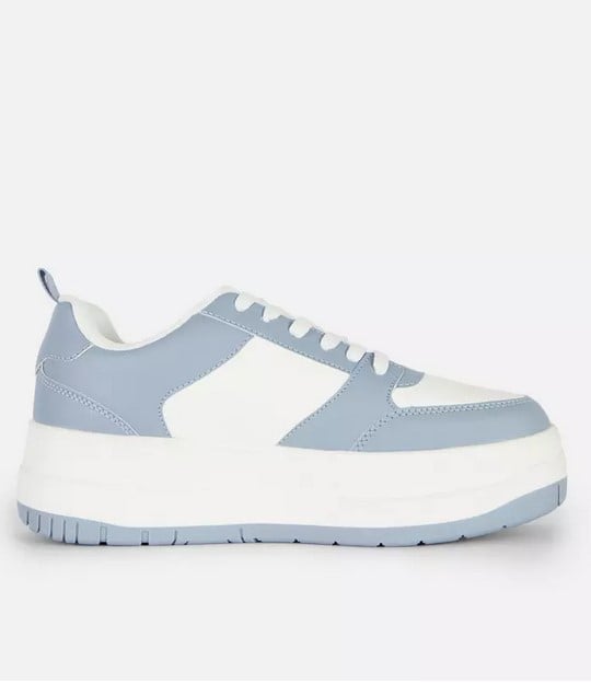 Estas son las zapatillas de Primark que le van a dar a tu look más básico el toque moderno que buscas