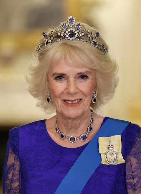 Tiaras, broches y otros tesoros: las joyas que Camila ha usado de la Reina Isabel, joyas isabel II, estilo Camilla Parker