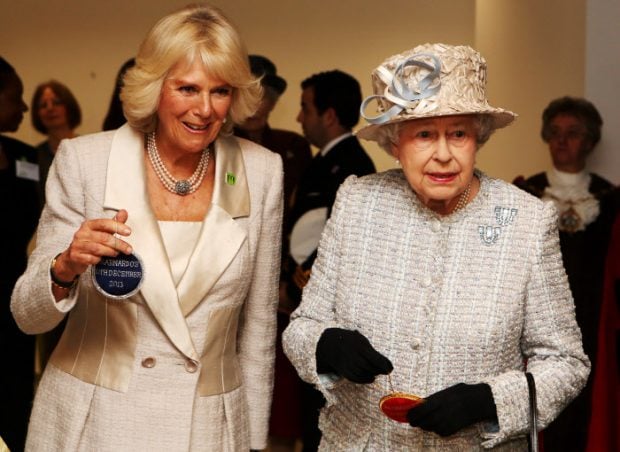 Tiaras, broches y otros tesoros: las joyas que Camila ha usado de la Reina Isabel, joyas isabel II, estilo Camilla Parker
