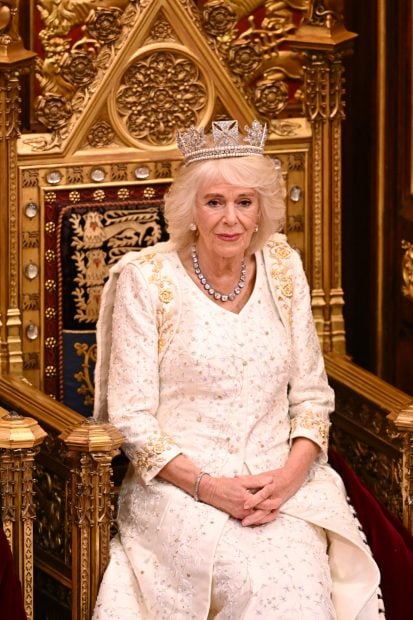 Tiaras, broches y otros tesoros: las joyas que Camila ha usado de la Reina Isabel, joyas isabel II, estilo Camilla Parker