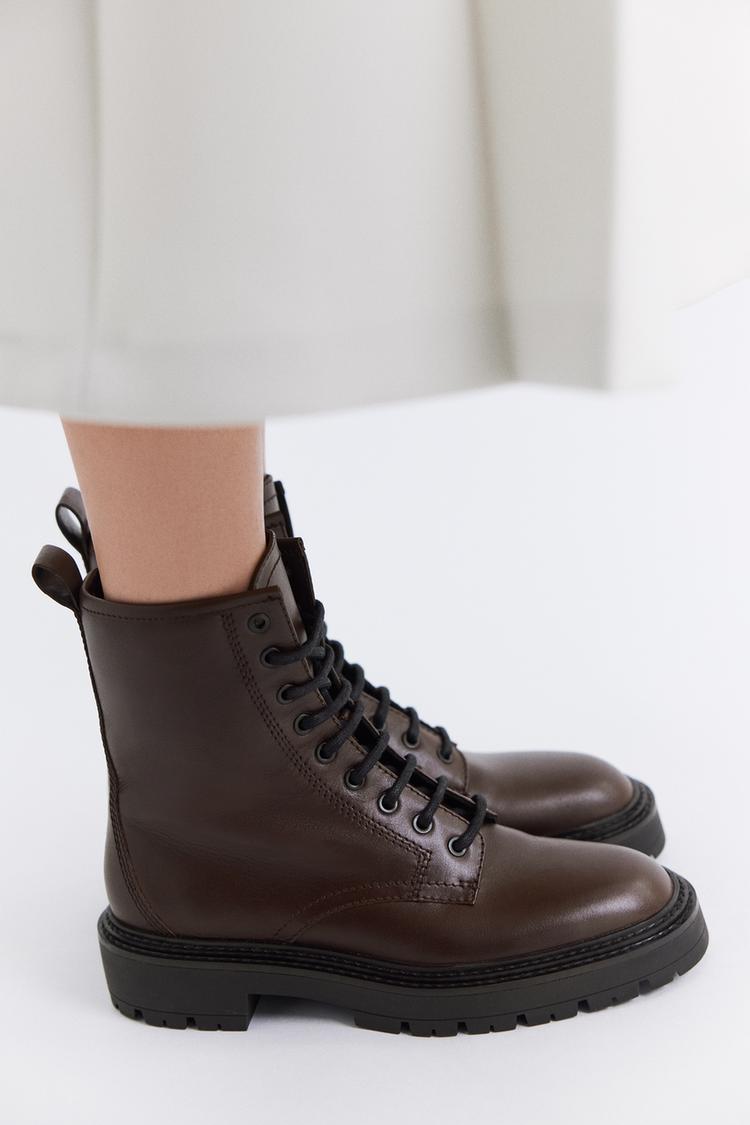 Marta Ortega tira la casa por la ventana: los botines que lleva tras el desfile de Loewe en Par&iacute;s