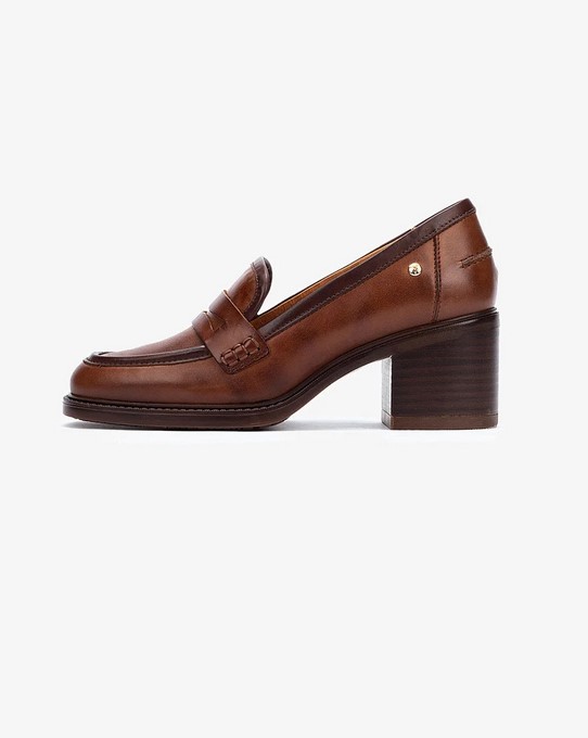 Los mocasines de tac&oacute;n de Pikolinos que van a darle a tus looks de oficina el toque moderno que te hac&iacute;a falta