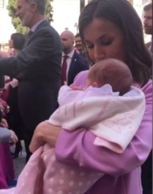 Reina Letizia beb&eacute; gand&iacute;a 