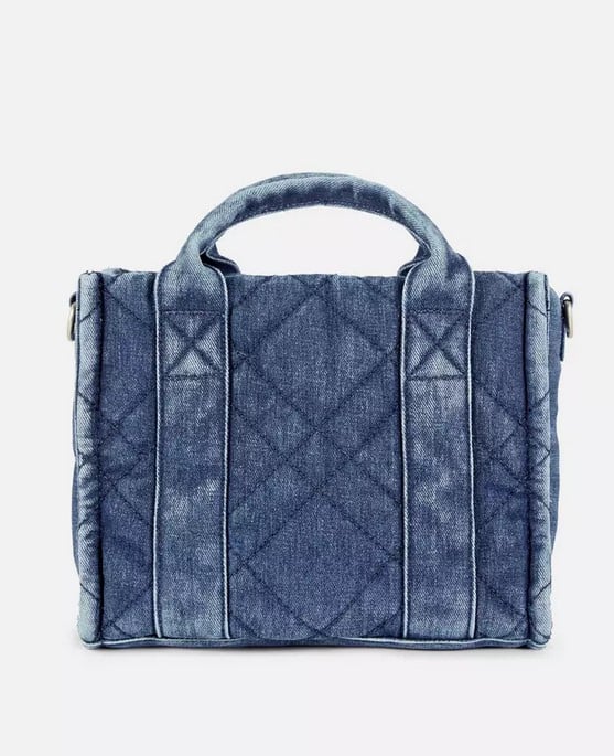 Primark tiene por 14 euros el bolso con el tejido tendencia que Paula Echevarr&iacute;a no se va a quitar en toda la primavera