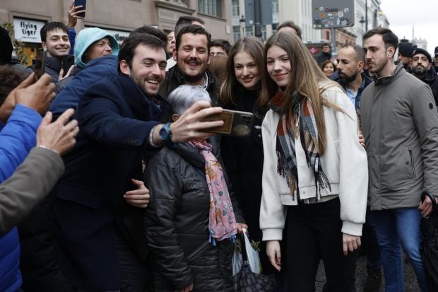 los reyes en semana santa, la familia real en semana santa