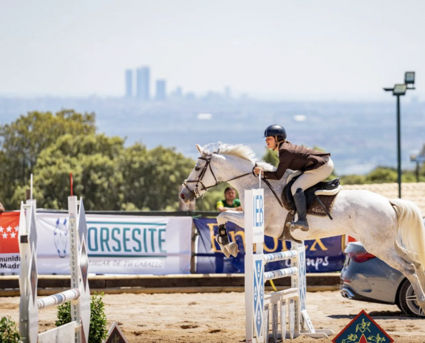 Imagen de la finca El Canto de la Cruz, desde donde se obtienen unas inmejorables vistas de Madrid. / @flordelishorsetrials