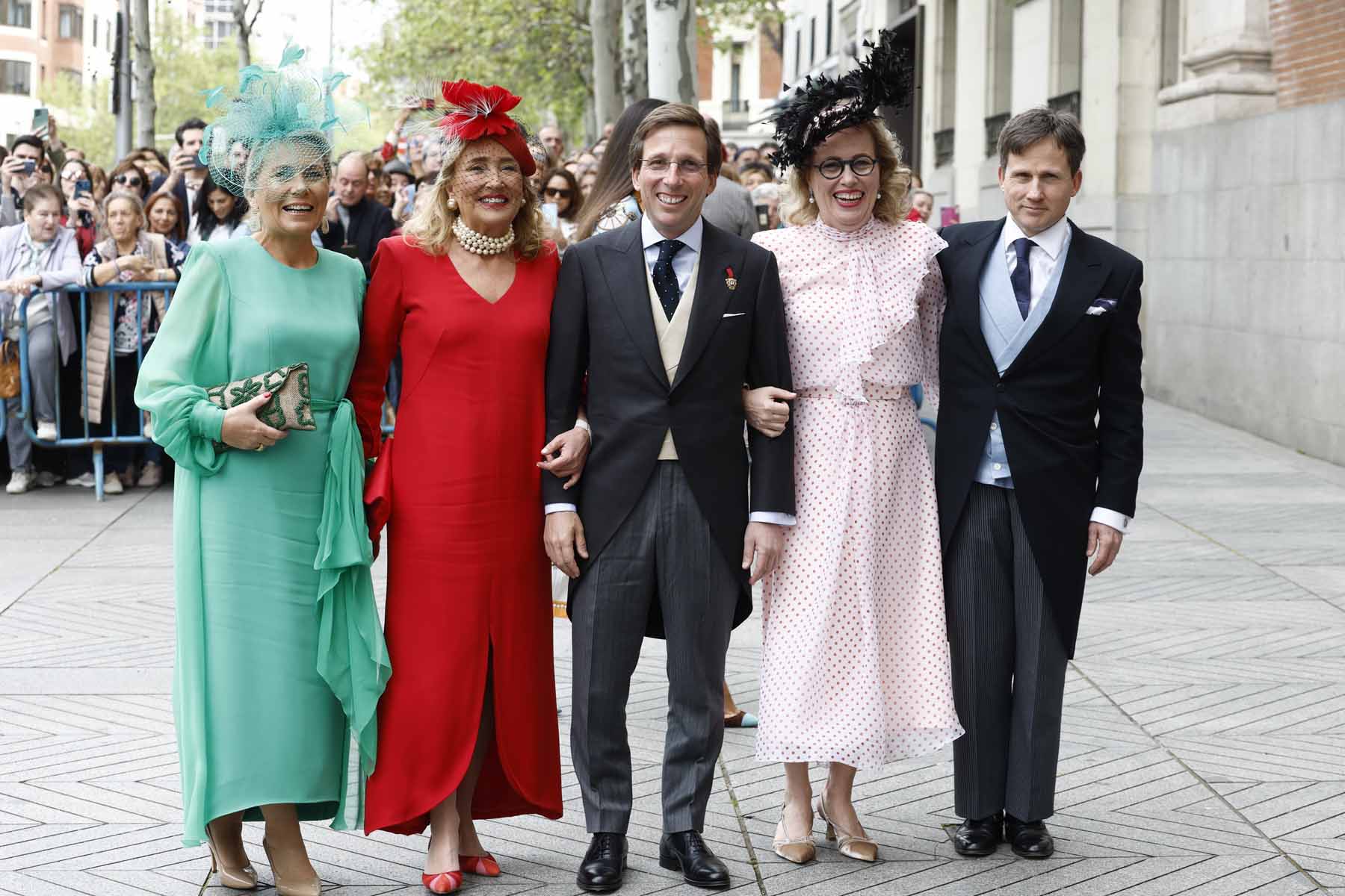 invitados de la boda de jose luis martinez-almeida y teresa urquijo, boda de almeida y urquijo, invitados boda almeida y urquijo