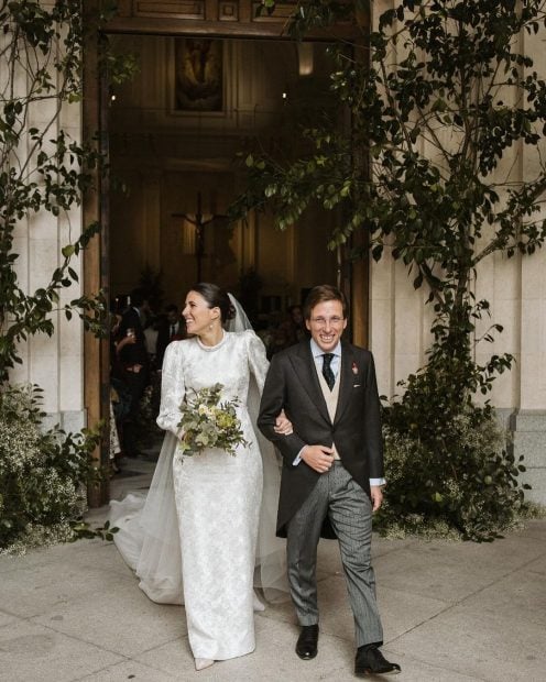 Los novios, a la salida de la iglesia. / INSTAGRAM