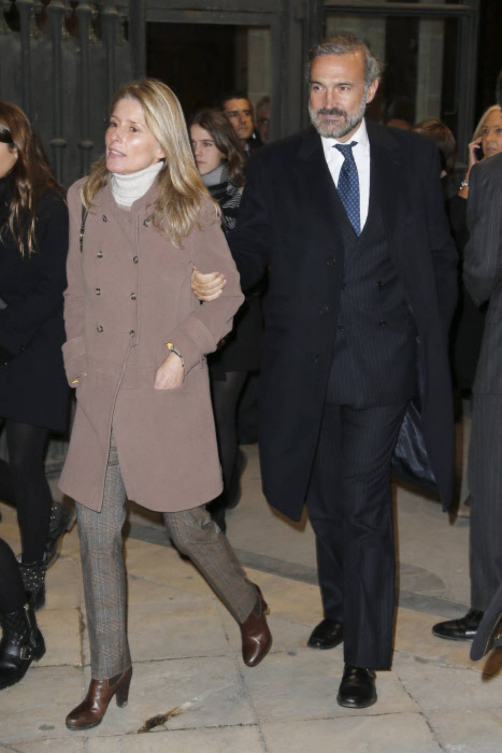 Mar&iacute;a Ch&aacute;varri y Javier Soto, en un funeral./ GTRES