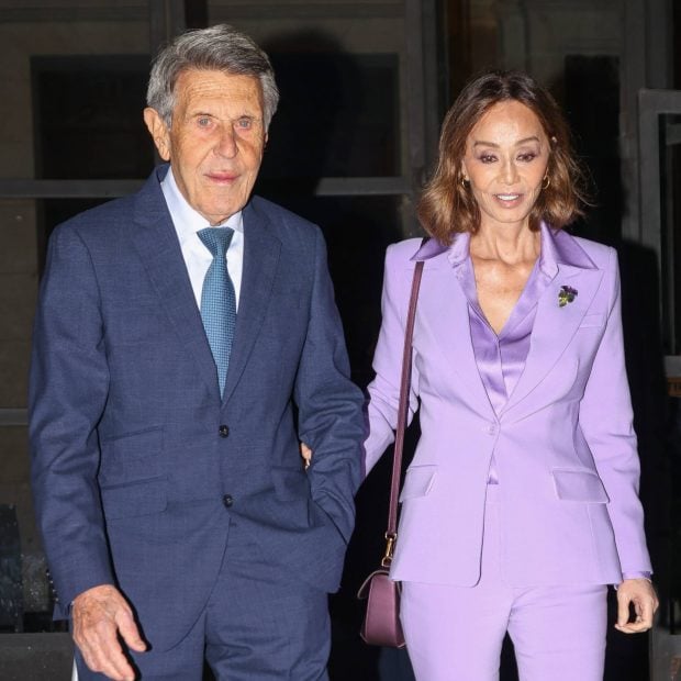 Isabel Preysler, Isabel Preysler morado, Isabel Preyserl y Manuel Colonques, funeral Ira de Furstenberg
