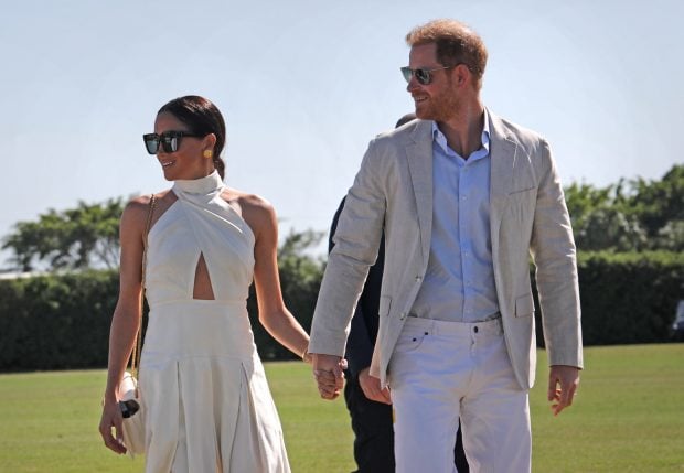 meghan markle y el principe harry besándose, el vestido de Meghan