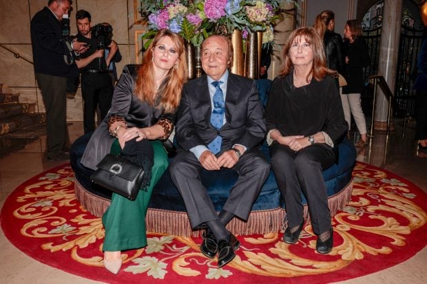 Samuel en familia con su mujer y su hija
