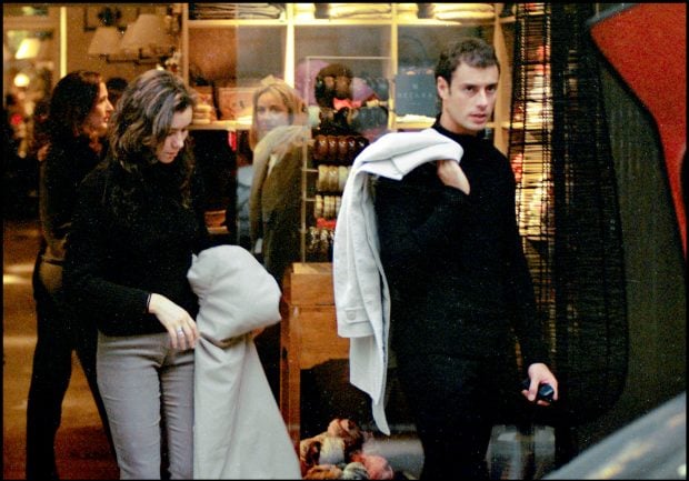 EL TORERO FINITO DE CORDOBA Y SU NOVIA LA PRESENTADORA ARANCHA DEL SOL PASEANDO POR LAS CALLES DE MADRID 07/03/2001