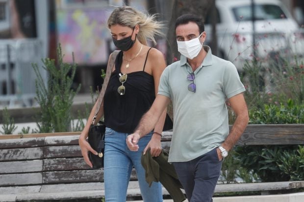 Enrique Ponce y Ana Soria por las calles de Nimes 19_09_2020