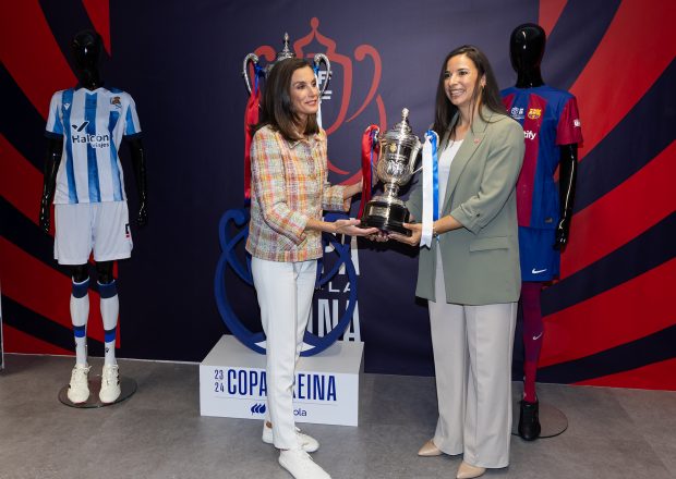 Reina Letizia, uniforme