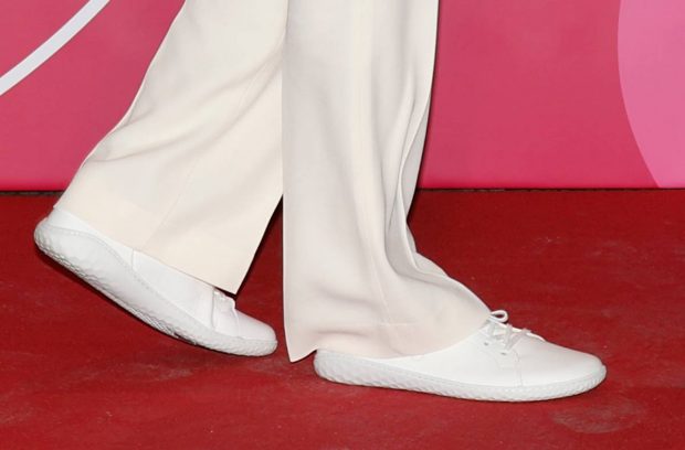Letizia barefoot