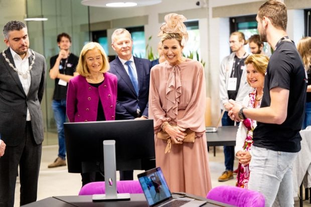 Máxima de Holanda, tocado Máxima de Holanda, Máxima de Holanda Ámsterdam, Máxima de Holanda vestido