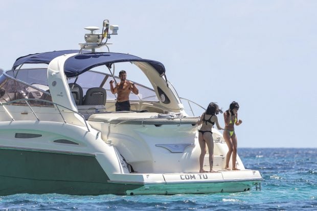 Aitana amigos ibiza, viaje ibiza aitana,