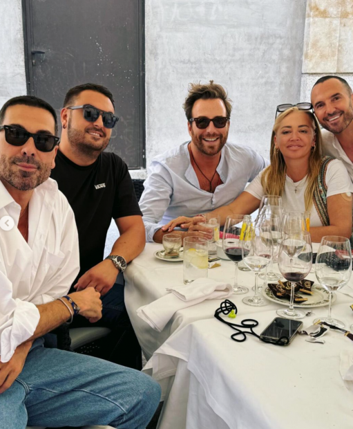 Todos los asistentes al quinto aniversario de bodas de Bel&eacute;n Esteban. (Foto: Redes Sociales)