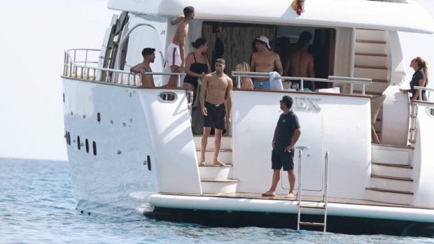 Achraf Hakimi, Lola Índigo