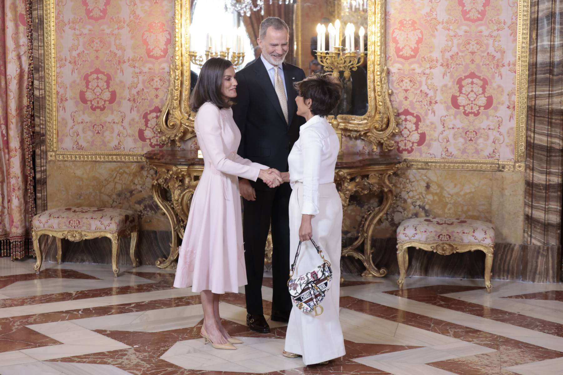 Reina Letizia, Sonsoles &Oacute;nega, Sonsoles serie