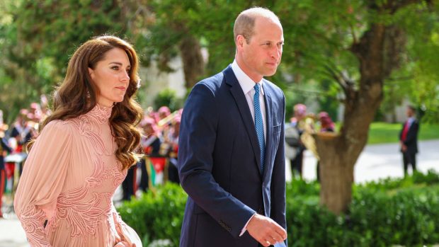 El Pr&iacute;ncipe Guillermo y Kate Middleton acudiendo a un evento real. (Foto: Gtres)