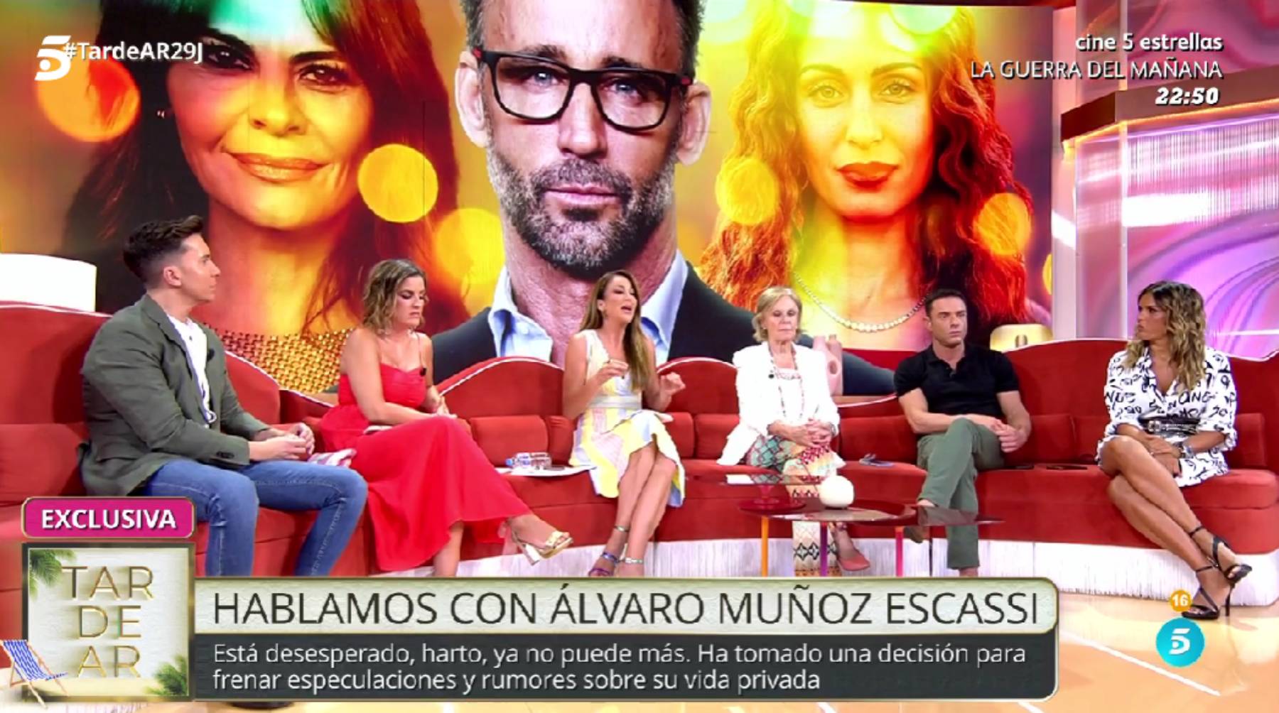 Escassi, Álvaro Muñoz Escassi, Hiba Abouk