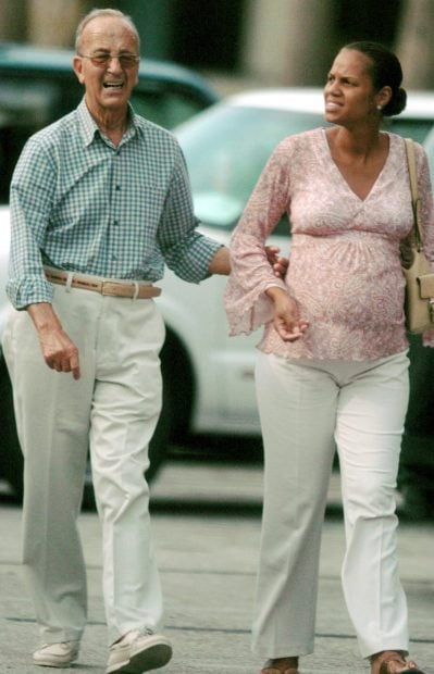 El doctor Iglesias Puga y Ronna Keitt , Julio Iglesias