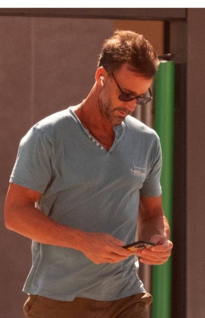 Álvaro Muñoz Escassi, Hiba Abouk