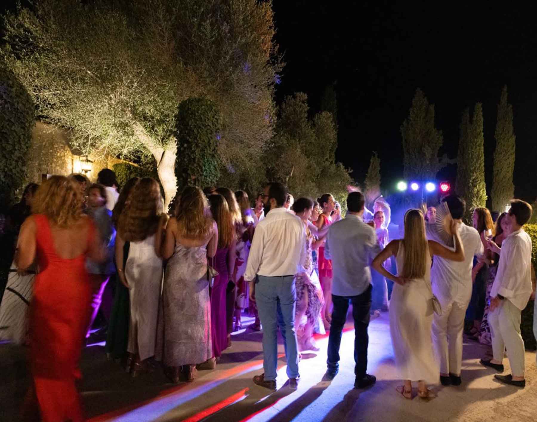 La Orden de Malta durante la celebraci&oacute;n de una de sus cenas ben&eacute;ficas en Mallorca. (Foto: Cortes&iacute;a)