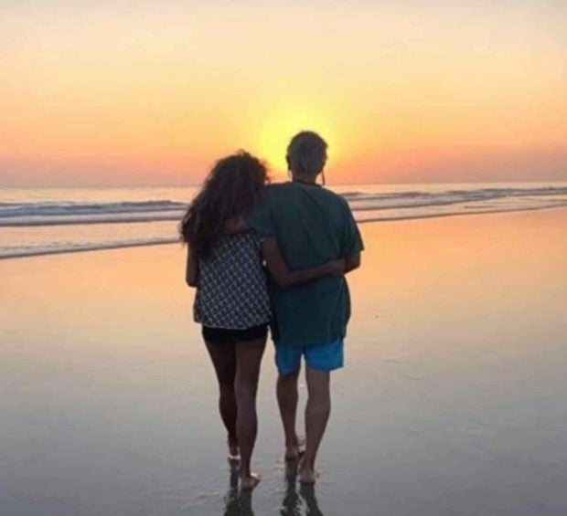Rosario Flores y Pedro Lazaga disfrutan de un atardecer romántico. (Foto: Redes Sociales)