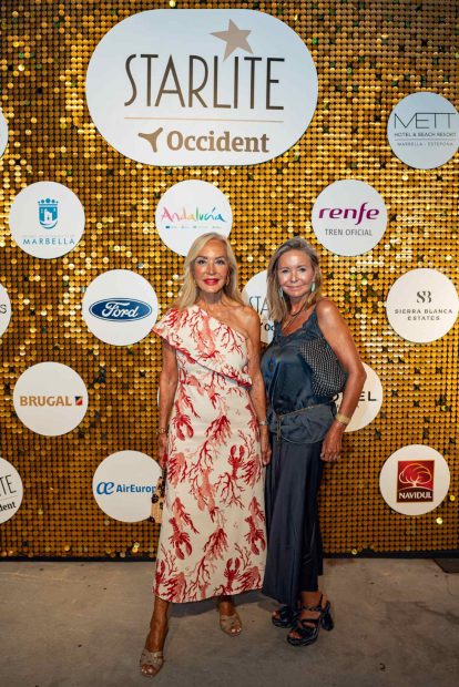 Carmen Lomana deslumbró en la Starlite Marbella acompañada de una amiga. (Foto: Gtres)