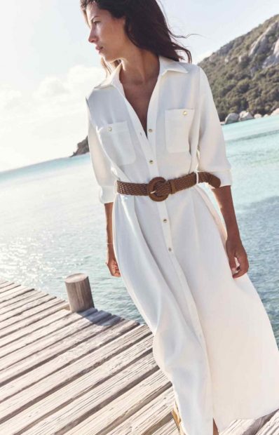 Vestido midi de cuello solapa con escote pico de Zara.