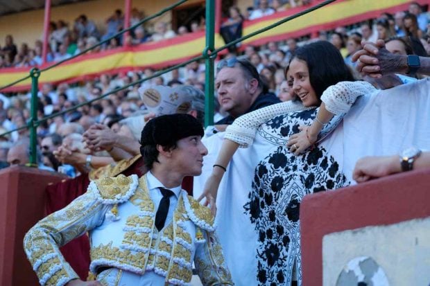 Victoria Federica y Roca Rey juntos en el tendido. (Foto: Gtres)