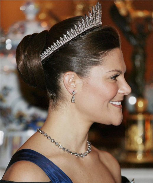 La princesa Victoria de Suecia con tiara en una cena en el Palacio Real.