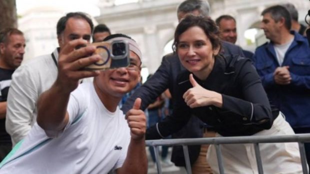 Isabel D&iacute;az Ayuso bailando, Isabel D&iacute;az Ayuso
