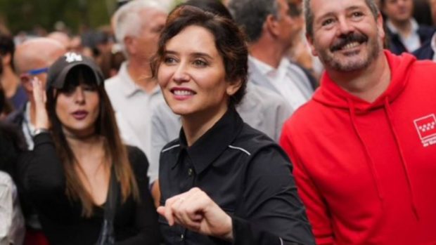Isabel D&iacute;az Ayuso bailando, Isabel D&iacute;az Ayuso