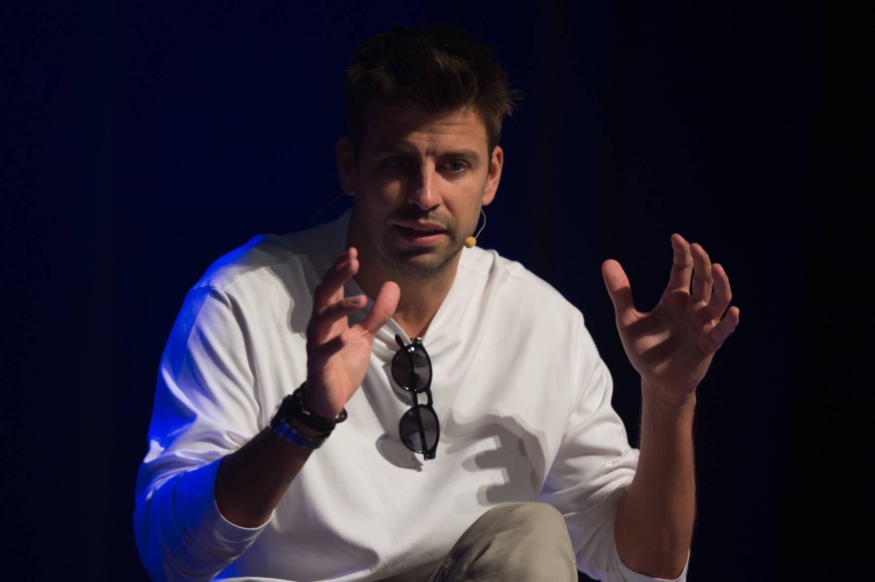 Gerard Piqu&eacute;. Piqu&eacute; Clara Ch&iacute;a, Shakira Piqu&eacute;