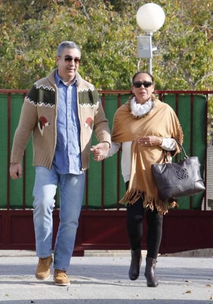 La cantante Isabel Pantoja y su hermano Agust&iacute;n Pantoja en la c&aacute;rcel de Alcal&aacute; de Guada&iacute;ra. (Foto: Gtres)