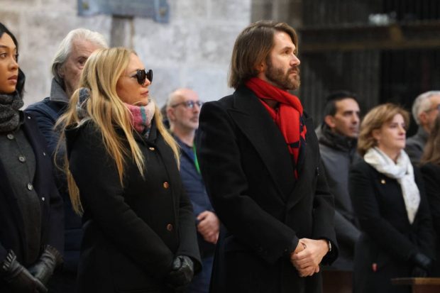 Manuel Velasco, Paco Velasco y Diana Patricia Mars&oacute; durante el funeral de Concha Velasco. (Foto: Gtres)