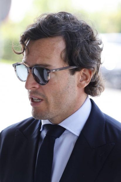 En esta imagen, &Iacute;&ntilde;igo Onieva aparece visiblemente enfadado con los reporteros que lo segu&iacute;an. (Foto: Gtres)