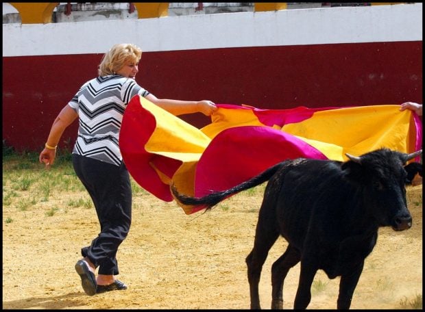 Carmen Baz&aacute;n, Carmen Baz&aacute;n ambiciones, 