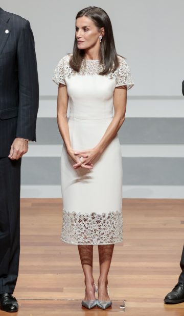 Letizia Ortiz con el dise&ntilde;o de Valentino que perteneci&oacute; a su suegra, la Reina Sof&iacute;a. (Foto: Gtres)