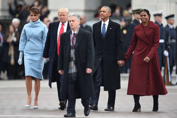 El matrimonio Trump acompa&ntilde;ado del matrimonio Obama, el d&iacute;a de la investidura de Trump en 2017.