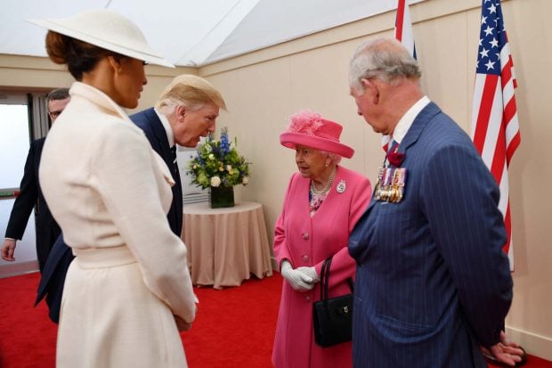Isabel II y su hijo Carlos con el matrimonio Trump en su visita al Reino Unido en 2018.