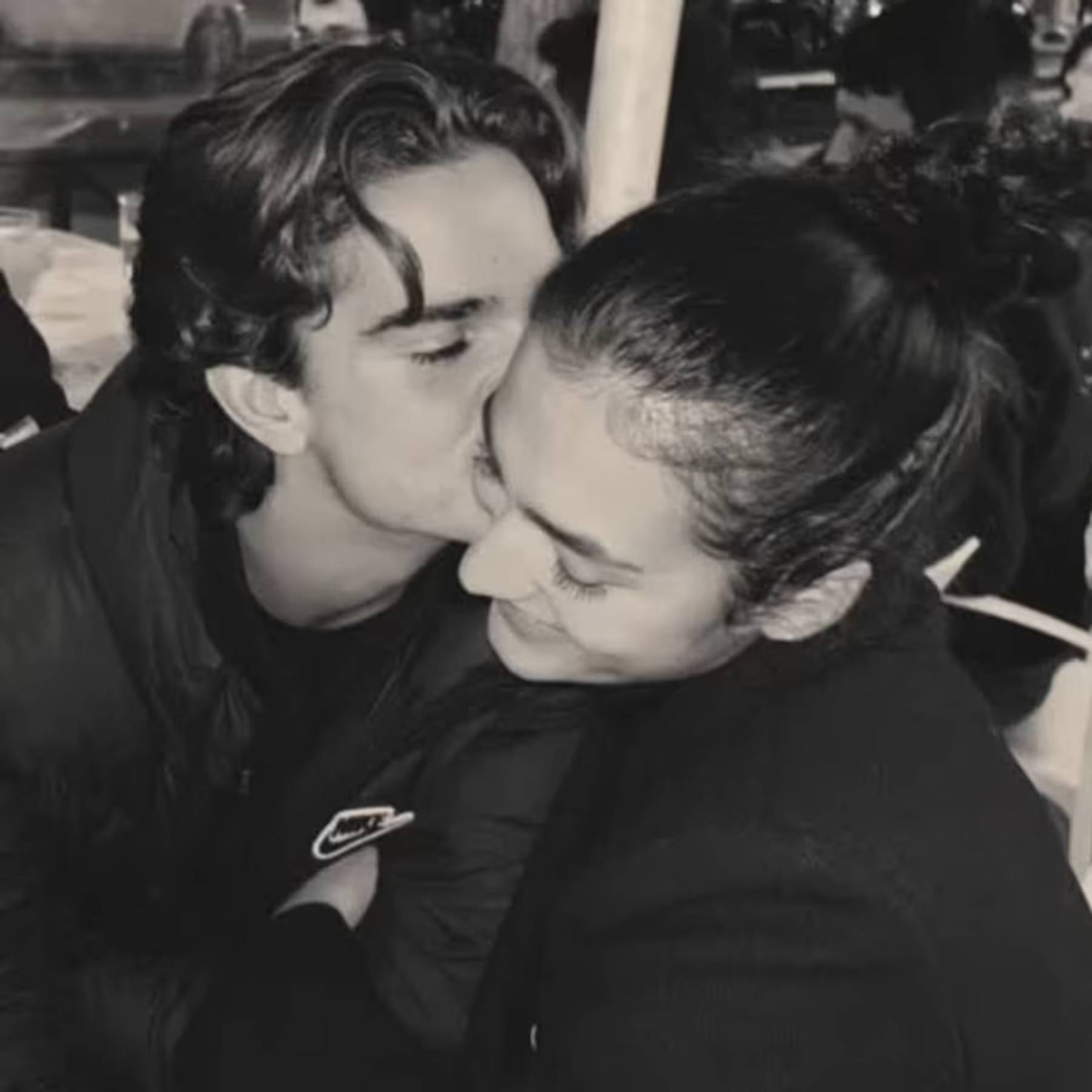 Luc&iacute;a y Pedro Antonio en un restaurante. (Foto: Instagram @lucia.cmolina)