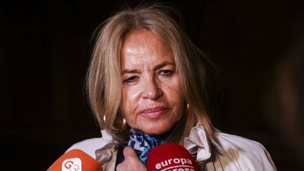 Bego&ntilde;a Garc&iacute;a-Vaquero en la misa funeral de Manuel Lapieque. (Foto: Gtres)